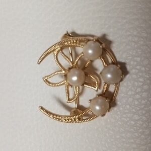 Very nice Pearl brooch